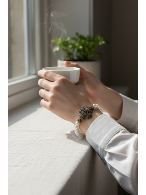 Fayra Accessories Kristal Taşlı Çiçek Figürlü Inci Bileklik