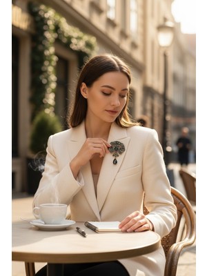 Fayra Accessories Kristal Su Damlası Sallantılı Tasarım Yaka Iğnesi Broş