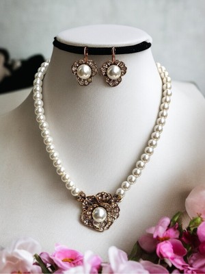 Fayra Accessories Kristal Taş Işlemeli Çiçek Figür Inci Küpe ve Inci Kolye Seti