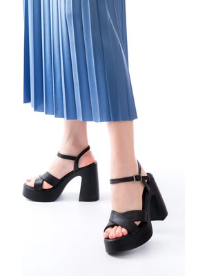 P-105 Siyah Çapraz Kalın Topuklu Kadın Sandalet