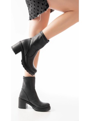 767-3040 Siyah Günlük Kalın Topuklu Kadın Bot