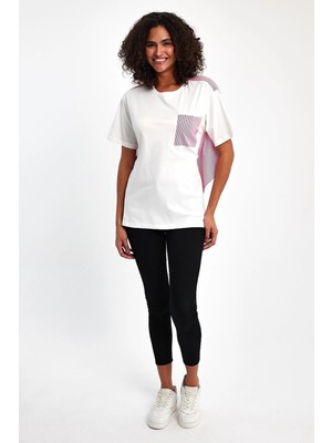 İhraç Pazarı Kadın Asimetrik Detaylı Pamuk Tişört Çizgili Parçalı Salaş Kesim Beyaz Tişört