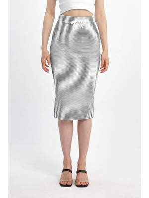 İhraç Pazarı Kadın Siyah Beyaz Çizgili Esnek Viskon Kalem Etek