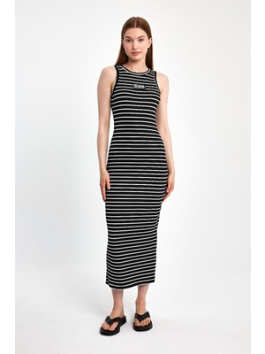 İhraç Pazarı Kadın Çizgili Askılı Midi Elbise Esnek Kumaş Siyah Beyaz Günlük Yazlık Elbise