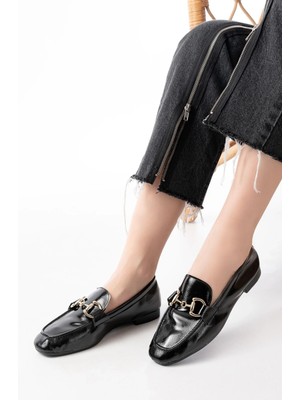 303 Siyah Rugan Toka Aksesuarlı Günlük Kadın Babet