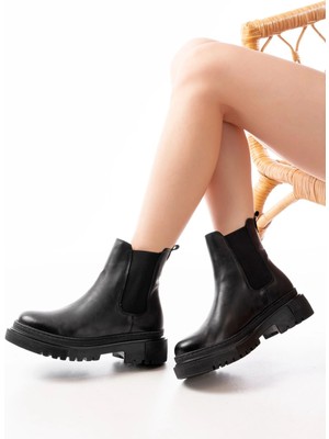 812-2137 Siyah Lastikli Günlük Kadın Bot