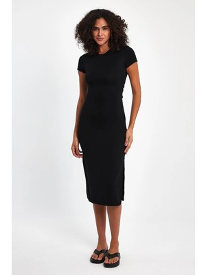 İhraç Pazarı Kadın Siyah Sırt Dekolteli Yırtmaçlı Midi Boy Esnek Kısa Kollu Elbise