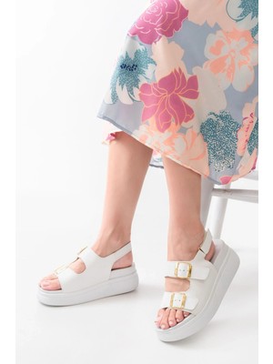 24422-1185 Beyaz Dolgu Topuk Kadın Sandalet