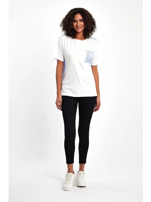 İhraç Pazarı Kadın Asimetrik Detaylı Pamuk Tişört Çizgili Parçalı Salaş Kesim Beyaz Tişört