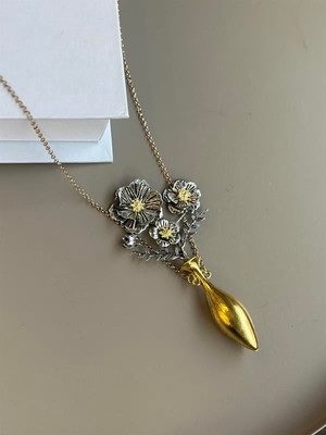 İsmiyle Al Vazodaki Çiçekler Kolye - Altın