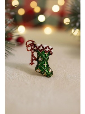 Jaida Moda Kadın Yeşil Çorap Figürlü Yılbaşı Broş – Eğlenceli ve Işıltılı Yeni Yıl Aksesuarı