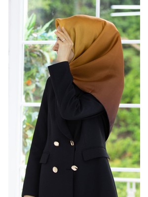 Vissona % 57 Ipek % 43 Viskon Twill Ipek Degrade Desenli Gold Renkli 90X90 Eşarp Dikim Şekli : El Dikişi
