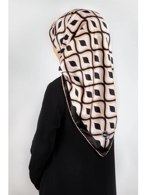 Violla Twill Geometrik Daire Desenli Siyah Renkli 90X90 Eşarp (Ipek Içermez) Dikim Şekli : El Dikişi