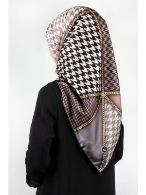 Violla Twil Geometrik ve Kazayak Desenli Bej - Gri Renkli 90X90 Eşarp (Ipek Içermez) Dikim Şekli : El Dikişi