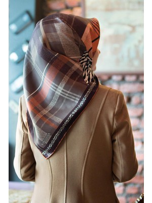 Vissona %100 Twill Ipek Ekoseli ve Leopar Desenli Bej - Taba Renkli 90X90 Eşarp Dikim Şekli : El Dikişi