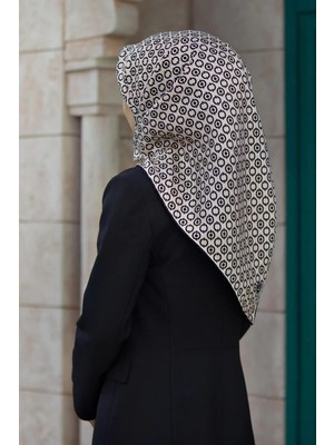 Vissona %100 Twill Ipek Zincir Desenli Krem - Siyah Renkli 90X90 Eşarp Kenar Dikiş Şekli El Dikişli