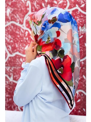 Vissona % 57 Ipek % 43 Viskon Twill Ipek Sulu Boyalı Çiçek Desenli Kırmızı - Bebe Mavisi Renkli 90X90 Eşarp Dikim Şekli : El Dikişi