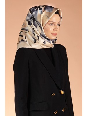 Vissona %100 Twill Ipek Çiçek Desenli Bej - Füme Renkli 90X90 Dikim Şekli : El Dikişi Eşarp