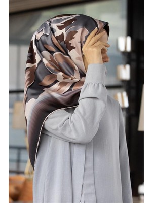 Violla Rayon Büyük Çiçekli Gri - Bej Renkli 90X90 Eşarp (Ipek Içermez) Kenar Dikiş Şekli El Dikişli