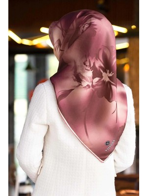 Vissona 100% Twill Ipek Çiçek Desenli Pudra Renkli 90X90 Dikim Şekli : El Dikişi Eşarp