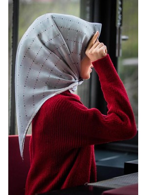 Vissona % 57 Ipek % 43 Viskon Twill Ipek Minik V Desenli Gri Renkli 90X90 Eşarp Dikim Şekli : El Dikişi