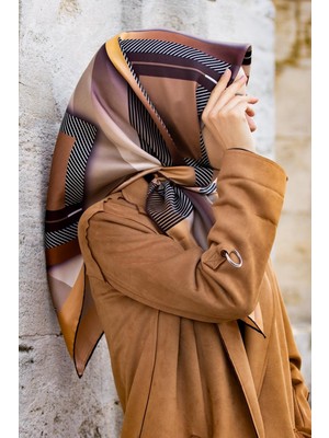 Vissona %100 Twill Ipek Zebra Desenli Bej - Gold Renkli 90X90 Eşarp Dikim Şekli : El Dikişi