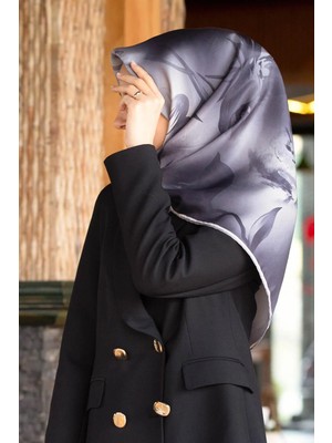 Vissona 100% Twill Ipek Çiçek Desenli Gümüş Renkli 90X90 Dikim Şekli : El Dikişi Eşarp