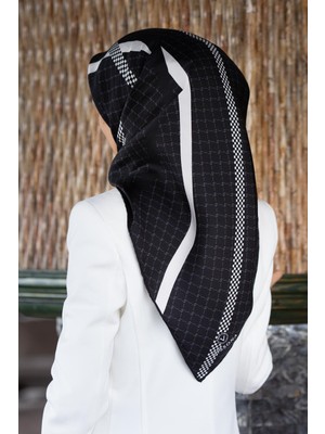 Vissona %57 Ipek %43 Viskon Twill Ipek Monogram ve Şerit Desenli Siyah - Krem Renkli 90X90 Eşarp Dikim Şekli : El Dikişi