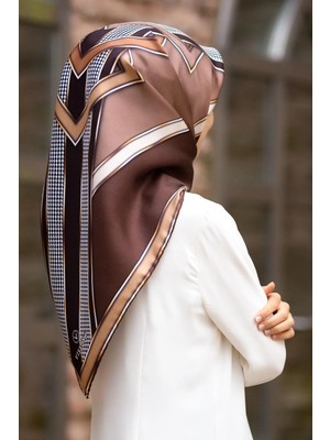 Vissona %100 Twill Ipek Kareli Kazayaklı Desenli Kahverengi - Vizon Renkli 90X90 Eşarp Kenar Dikiş Şekli El Dikişli