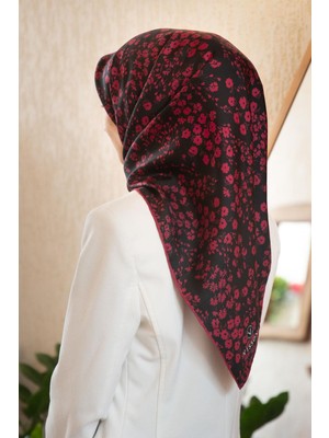 Vissona %100 Twill Ipek Çıtır Çiçek Desenli Siyah - Bordo Renkli 90X90 Eşarp Dikim Şekli : El Dikişi