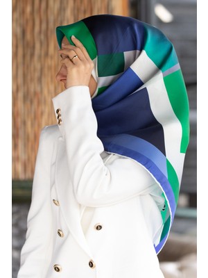 Vissona % 57 Ipek % 43 Viskon Twill Ipek Geometrik Desenli Zümrüt Yeşili - Saks Renkli 90X90 Eşarp Dikim Şekli : El Dikişi