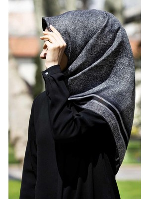 Vissona % 57 Ipek % 43 Viskon Twill Ipek Dokulu Şerit Desenli Siyah - Gri Renkli 90X90 Eşarp Dikim Şekli : El Dikişi