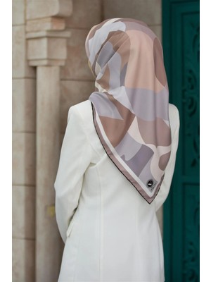 Violla Twill Sulu Boyalı Çiçek Desenli Gri Renkli 90X90 Eşarp (Ipek Içermez) Dikim Şekli : El Dikişi