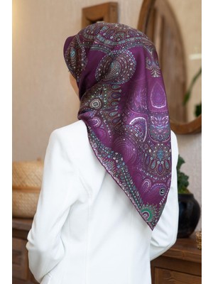 Vissona %100 Twill Ipek Şal Desenli Mürdüm Renkli 90X90 Eşarp Dikim Şekli : El Dikişi