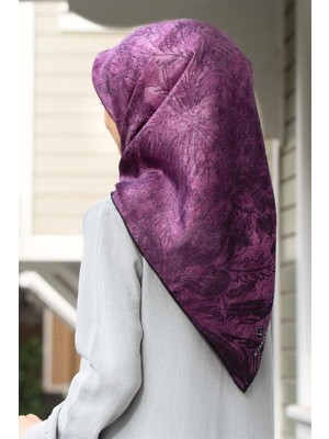 Vissona % 57 Ipek % 43 Viskon Twill Ipek Degradeli Yaprak  Desenli Lila Renkli 90X90 Eşarp Dikim Şekli : El Dikişi