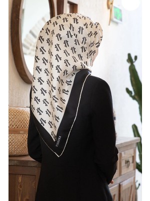 Vissona % 57 Ipek % 43 Viskon Twill Ipek Geometrik Desenli Krem - Siyah Renkli 90X90 Eşarp Dikim Şekli : El Dikişi