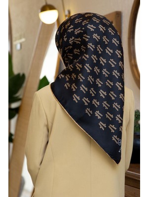 Vissona % 57 Ipek % 43 Viskon Twill Ipek Geometrik Desenli Siyah - Gold Renkli 90X90 Eşarp Dikim Şekli : El Dikişi