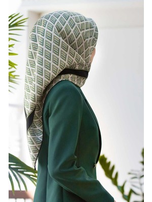 Vissona % 57 Ipek % 43 Viskon Twill Ipek Geometrik Desenli Krem - Çağla Renkli 90X90 Eşarp Dikim Şekli : El Dikişi