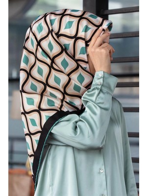 Violla Twill Geometrik Daire Desenli Petrol Yeşili Renkli 90X90 Eşarp (Ipek Içermez) Dikim Şekli : El Dikişi