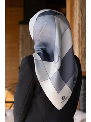 Vissona %100 Twill Ipek Geometrik Desenli Gri - Gümüş Renkli 90X90 Eşarp Dikim Şekli : El Dikişi