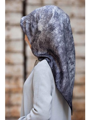 Vissona %100 Twill Ipek Doku Desenli Gri - Indigo Renkli 90X90 Eşarp Dikim Şekli : El Dikişi