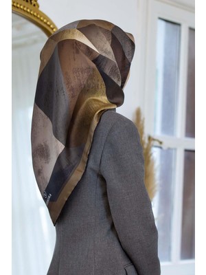 Vissona %100 Twill Ipek Geometrik Desenli Bej - Gri Renkli 90X90 Eşarp Dikim Şekli : El Dikişi