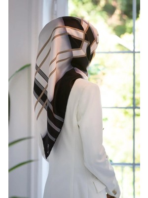Vissona %100 Twill Ipek Geometrik Desenli Siyah - Krem Renkli 90X90 Eşarp Dikim Şekli : El Dikişi