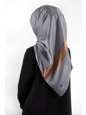 Violla Twill Kazayaklı Şerit Desenli Gümüş Renkli 90X90 Eşarp (Ipek Içermez) Dikim Şekli : El Dikişi