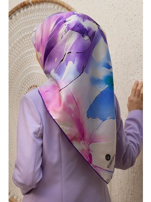Vissona %100 Twill Ipek Sulu Boya Çiçek Desenli Mor Renkli 90X90 Eşarp Dikim Şekli : El Dikişi