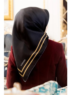 Vissona % 57 Ipek % 43 Viskon Twill Ipek Dokulu Şerit Desenli Siyah - Gold Renkli 90X90 Eşarp Dikim Şekli : El Dikişi