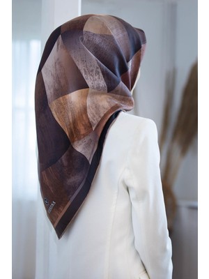 Vissona %100 Twill Ipek Geometrik Desenli Soğan Kabuğu - Bej Renkli 90X90 Eşarp Dikim Şekli : El Dikişi
