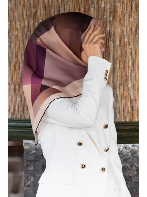 Vissona % 57 Ipek % 43 Viskon Twill Ipek Geometrik Desenli Bej - Gül Kurusu Renkli 90X90 Eşarp Dikim Şekli : El Dikişi