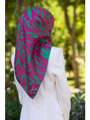 Vissona %100 Twill Ipek Büyük Çiçek Desenli Fuşya - Koyu Mint Yeşili Renkli 90X90 Eşarp Dikim Şekli : El Dikişi