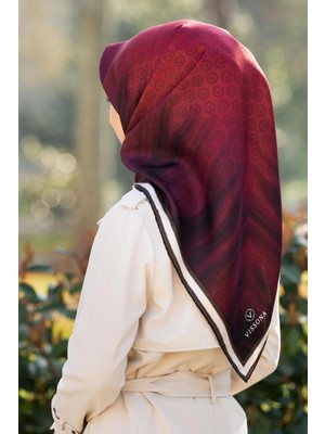 Vissona 100% Twill Ipek Monogram Desenli Bordo Renkli 90X90 Dikim Şekli : El Dikişi Eşarp
